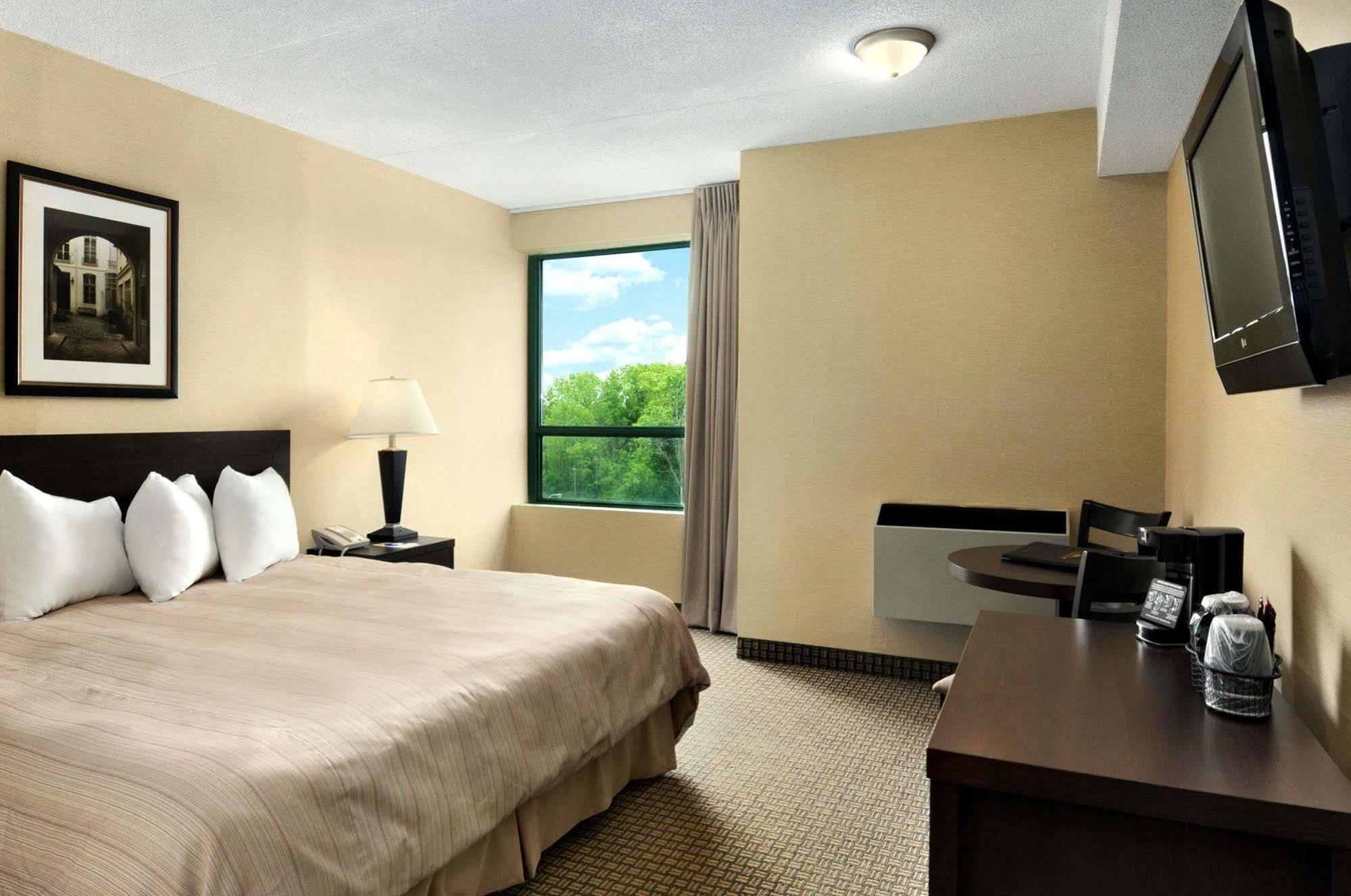 Days Inn By Wyndham Niagara Falls Lundys Lane Exteriör bild