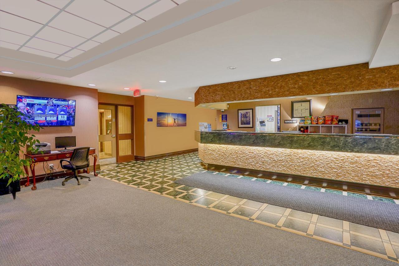 Days Inn By Wyndham Niagara Falls Lundys Lane Exteriör bild